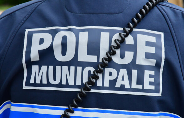 dos de veste de la police municipale - Agrandir l'image, fenêtre modale