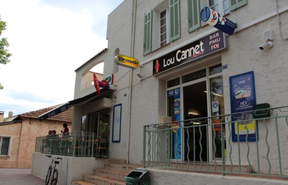 devanture du magasin. - Agrandir l'image, fenêtre modale