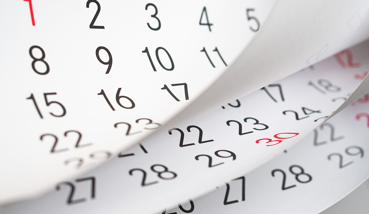 pages d'un calendrier qui se déploient