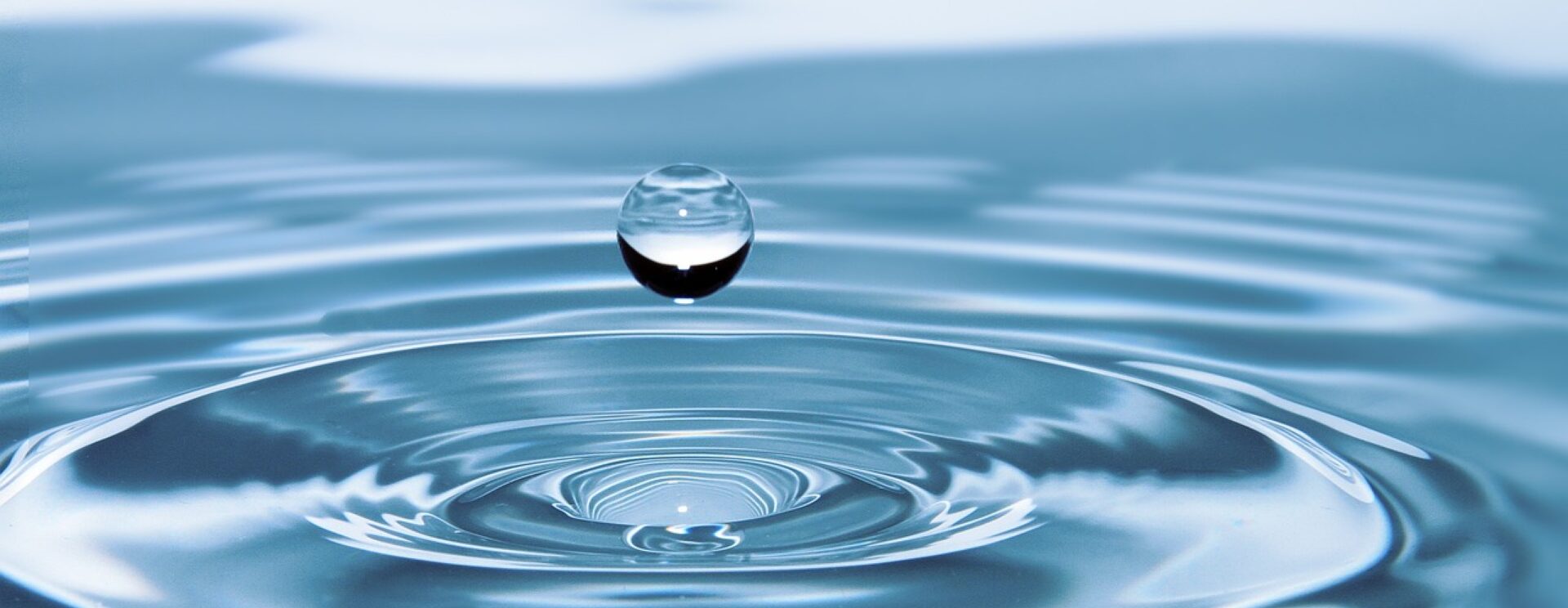 goutte d'eau qui rebondit