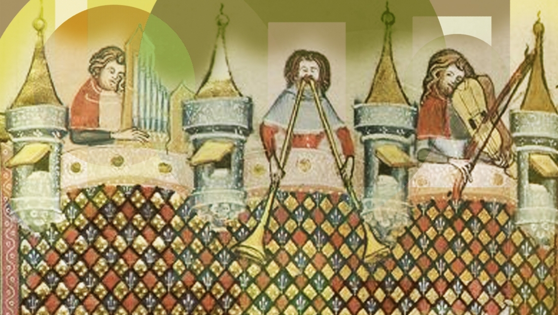 des musiciens médiévaux jouent sur les remparts d'un château